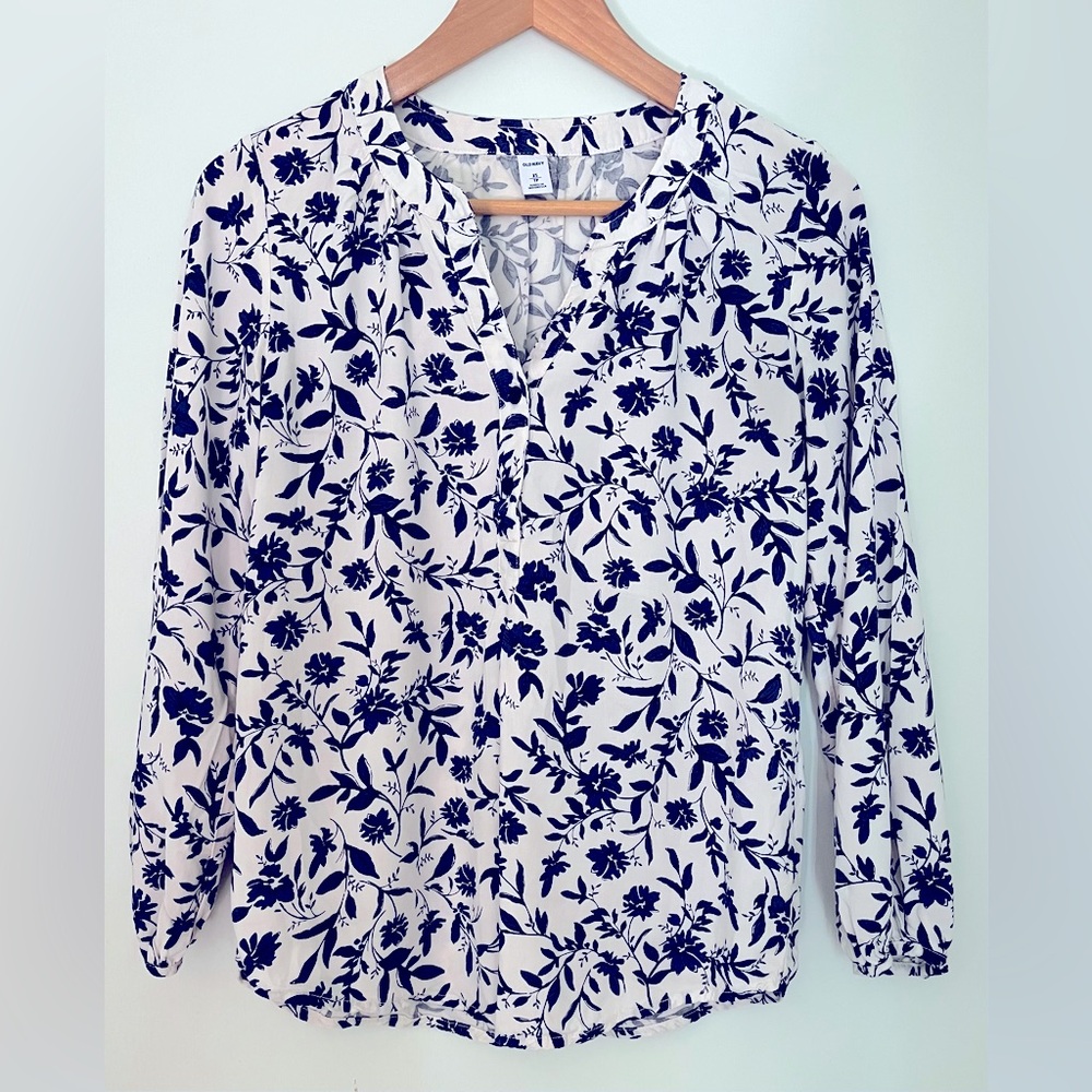 100% rayon blue and white long sleeve floral blouse, V-neck poet style